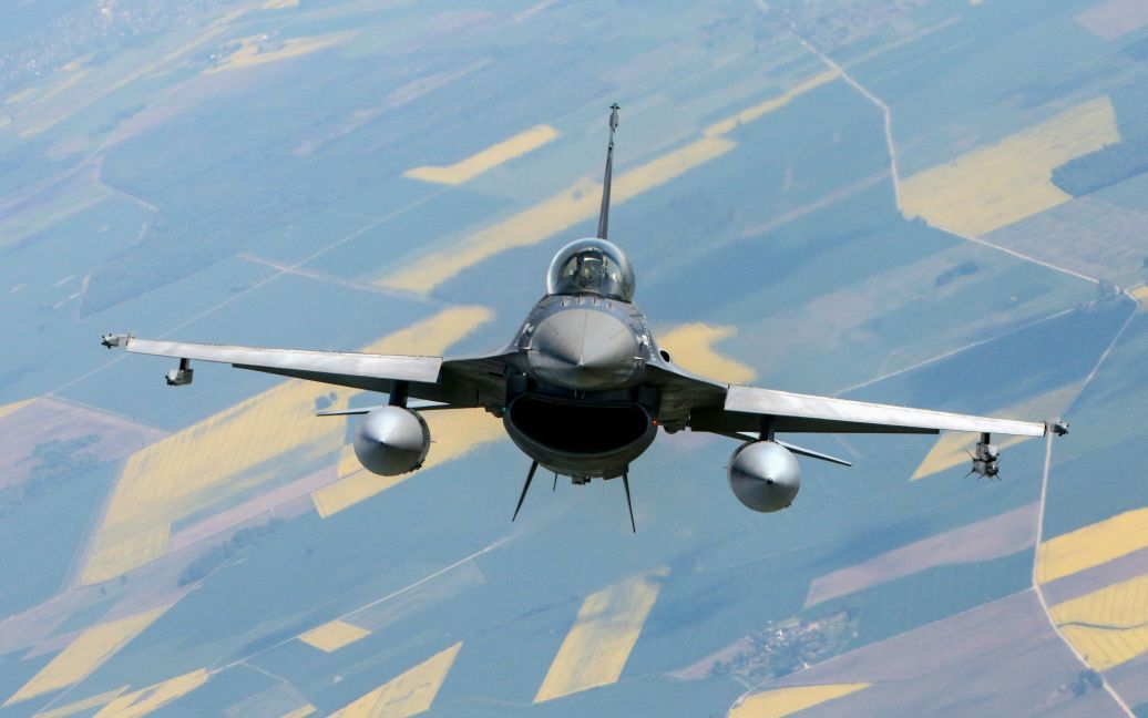 Американські пілоти готові керувати F-16 в Україні