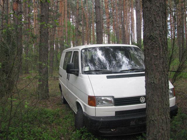 На Закарпатті 18 чоловіків покинули біля кордону бус і втекли до Угорщини – журналіст