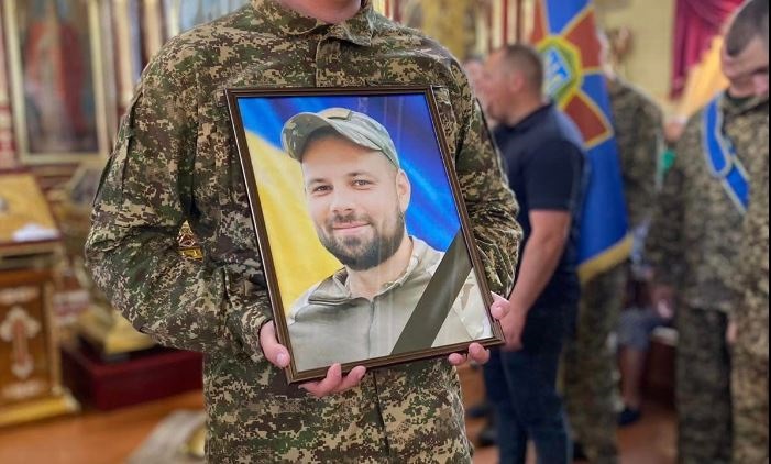 НА ВОЛИНІ ПОПРОЩАЛИСЯ З ГЕРОЄМ ВОЛОДИМИРОМ ЗБЕРУНОМ, ЯКИЙ ЗАГИНУВ ПІД ЧАС ЕВАКУАЦІЇ ПОРАНЕНОГО ПОБРАТИМА