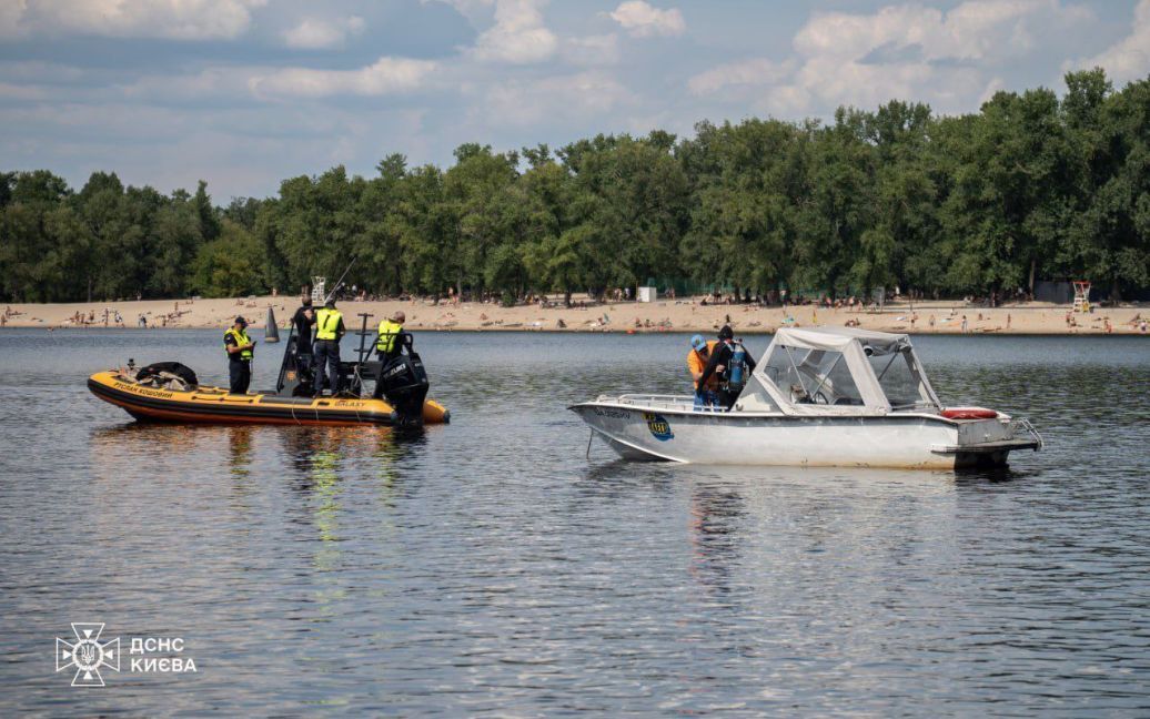 Обрив тросу під час спуску через Дніпро у Києві: в ДСНС повідомили, чи знайшли тіло людини (фото)